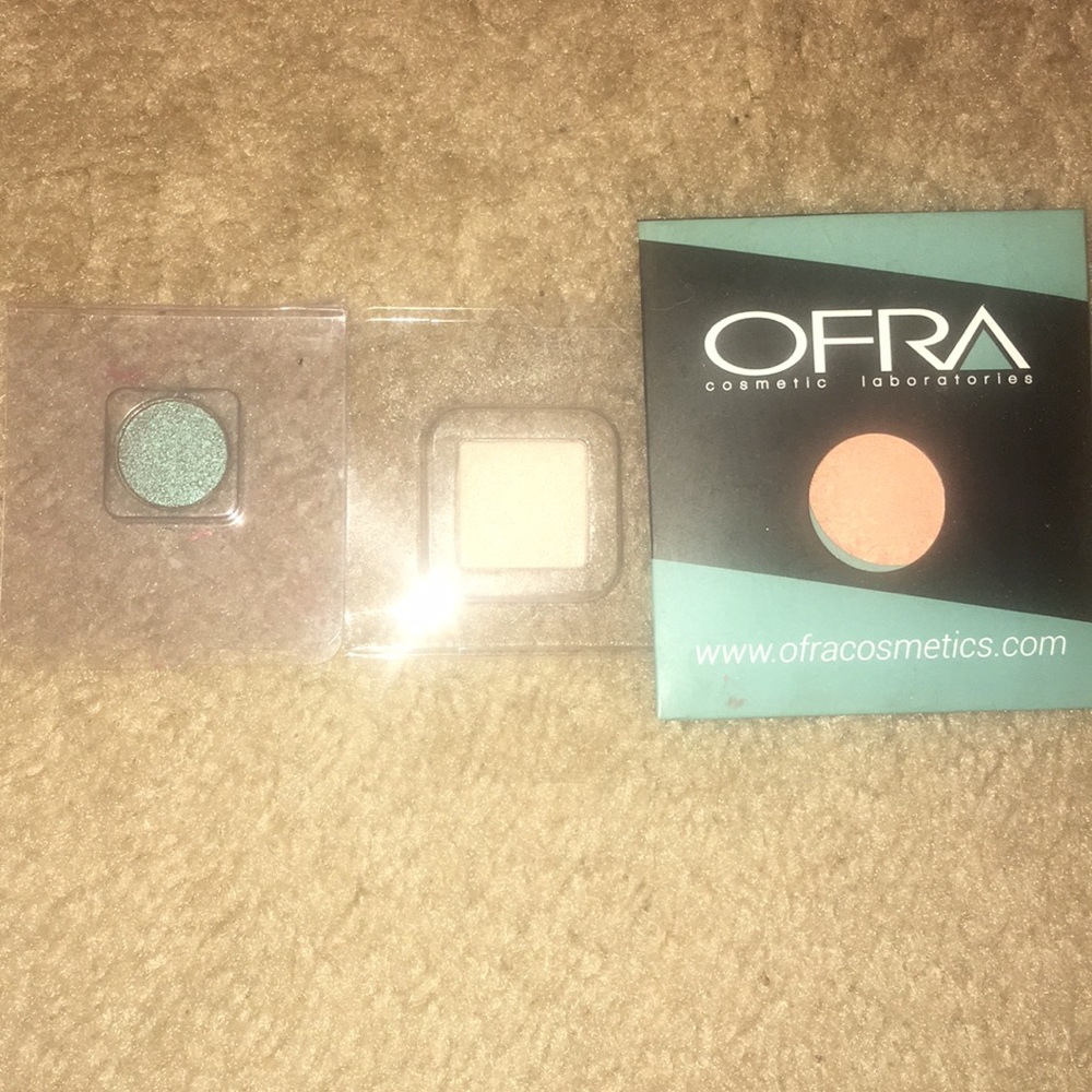 Sample eyeshadow/blush